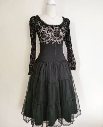 릴리 수노코프 로맨틱 피크닉 페티코트