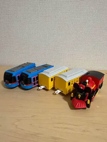 프라레일 미키 기관차와 차량 세트