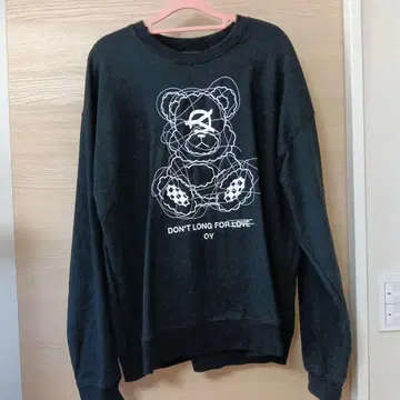 곰 자수 다크 그레이 맨투맨