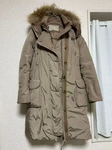 BLANC basque 후드 부착 베이지 다운 자켓