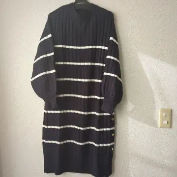 네이비와 화이트 스트라이프 니트 원피스 OZOC 월드