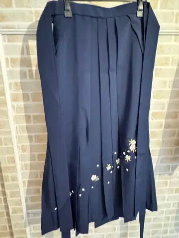 네이비 꽃무늬 자수 플리츠 하카마 네이비 졸업식