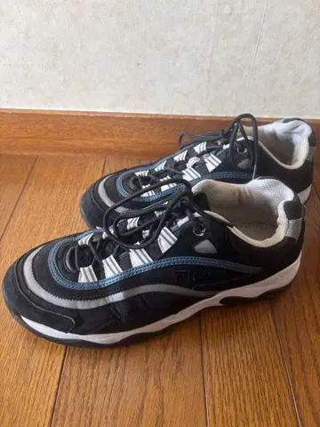 FILA 스니커즈 블랙/화이트/그레이