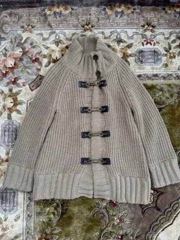 베이지 터틀넥 가디건