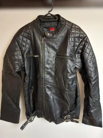 시착만 한 천연 가죽 라이더 자켓