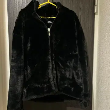 LUXE/R 블랙 플리스 자켓 후드 부착