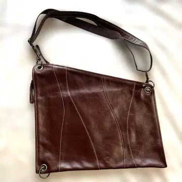 [변형] 세로, 가로, 클러치로도 사용 가능한 다크 브라운 가죽 숄더백