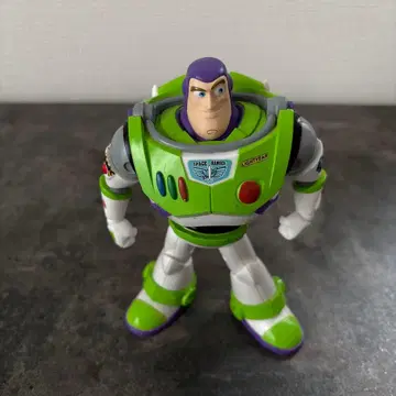 버즈 라이트이어 피규어