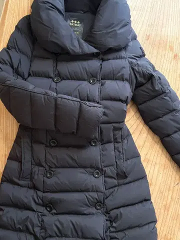 TATRAS 블랙 다운 코트 01