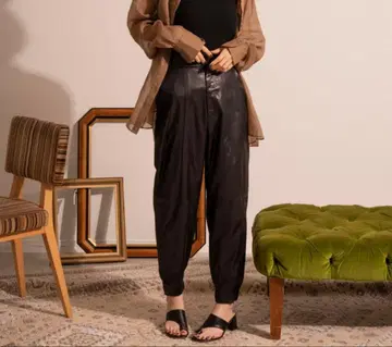 MAISONSPECIAL 레더라이크 조거 팬츠