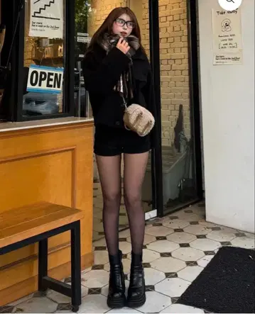 디안테 스웨이드 숏팬츠