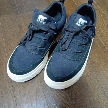 새상품급 SOREL 블랙 스니커즈