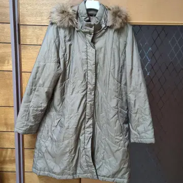 카키 퍼 후드 점퍼