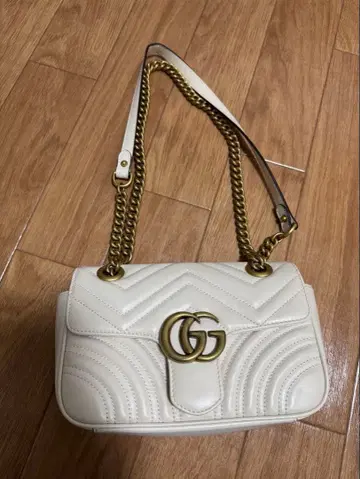 화이트 숄더백 퀼팅