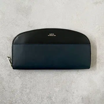 A.P.C. 하프문 장지갑 롱 지갑