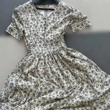 꽃무늬 V넥 반팔 원피스