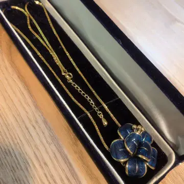 파란 꽃 모티브 목걸이