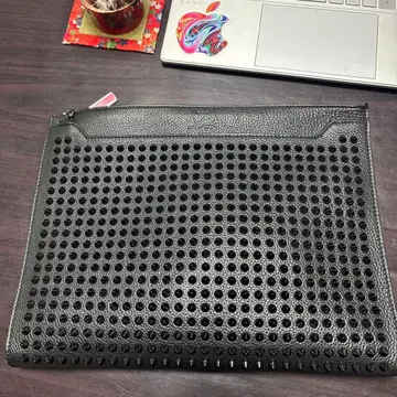 블랙 가죽 클러치백