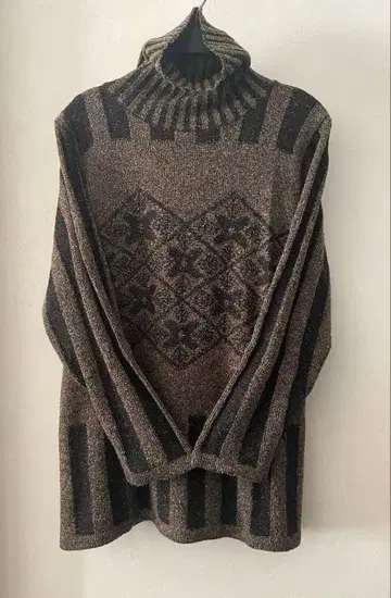 Pour Quoi 터틀넥 니트