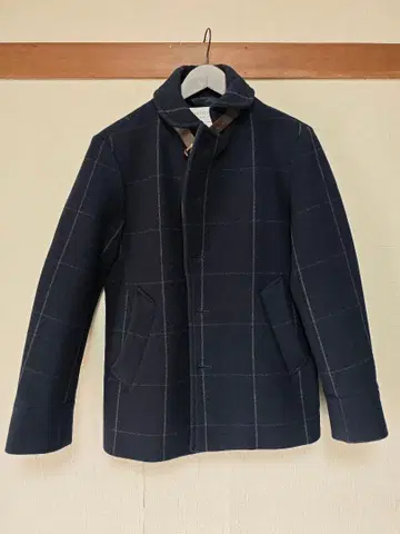 네이비 체크 무늬 울 피코트