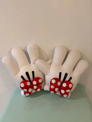 미키의 손 쿠션 빨간 리본 포함