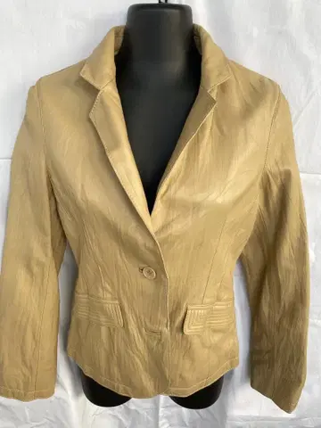 베이지 싱글 버튼 자켓