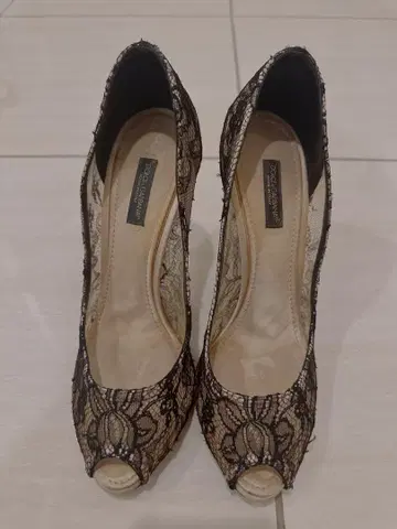 돌체앤가바나 오픈토 레이스 펌프스 38