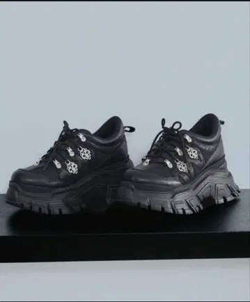 HARE 차이나 통굽 스니커즈 블랙 23.5 ZARA