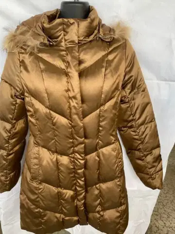 브라운 다운 코트 후드 부착