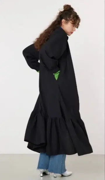 로데오 크라운 프릴 포함 블랙 롱 원피스