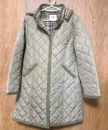 새상품급 베이지 퀼팅 후드 부착 사이즈 M [ BEAMS ]