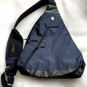 빅토리녹스 바디백 네이비