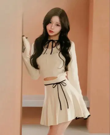 다리치 웨이스트 오픈 리본 디자인 니트 미니 원피스