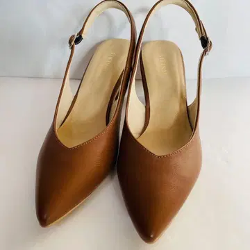 브라운 스틸레토 스트랩 펌프스