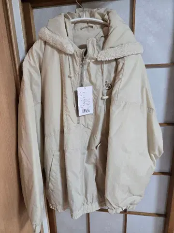 베이지 나일론 자켓