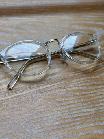 미토마 아이 착용 MEME 클리어 어라운드 안경