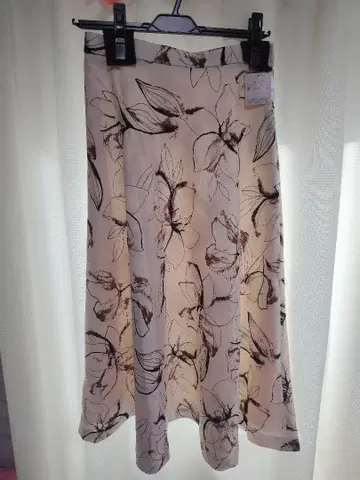 새상품 스트로베리 필드 ICHIE 꽃무늬 무릎 아래 기장 플레어 스커트