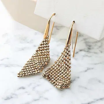 [새상품급] 스와로브스키 핏 스몰 귀걸이 골드 컬러