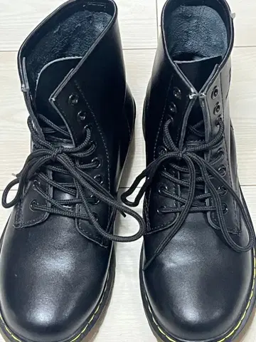 닥터마틴 블랙 가죽 워크 부츠