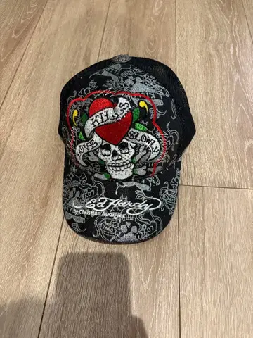 Ed Hardy 스컬 하트 자수 캡
