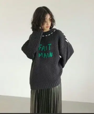 3게이지 핸드스티치 로고 풀오버