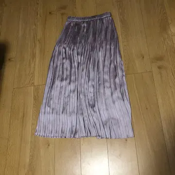 새틴 옅은 핑크 플리츠 스커트