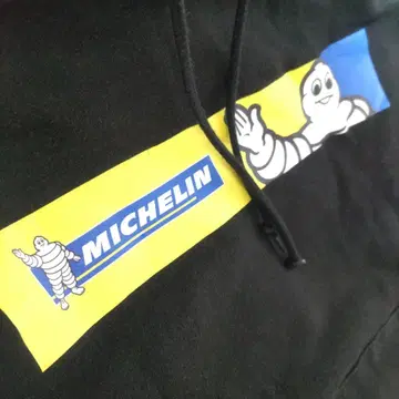 BEAMS MICHELIN 후드 부착 후드티 블랙
