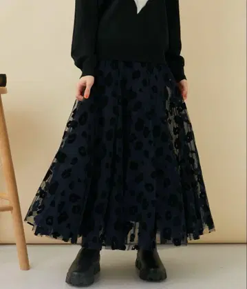 인기 TRANOI. 레오파드 샤샤 스커트 네이비 블랙