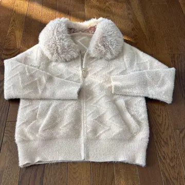 베이지 퍼 스웨터