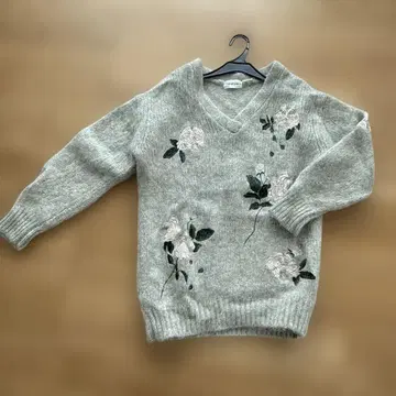 FRAY I.D 이시하라 사토미 착용 플라워 자수 니트