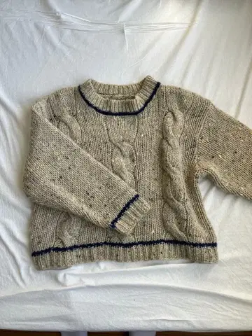 베이지 케이블 짜임 스웨터 긴팔