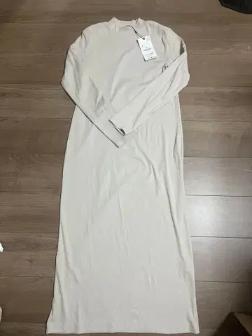 베이지 긴팔 티셔츠 원피스 M 사이즈