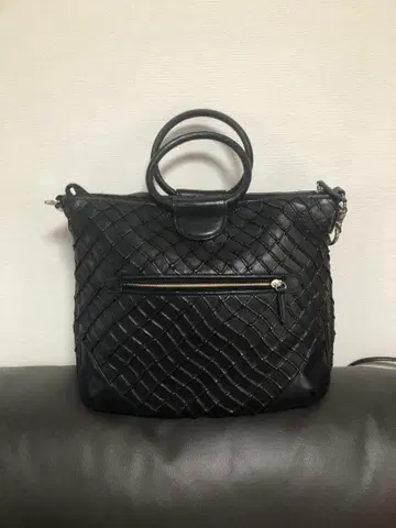 블랙 가죽 토트백 ( 탈부착 숄더 스트랩 포함 )