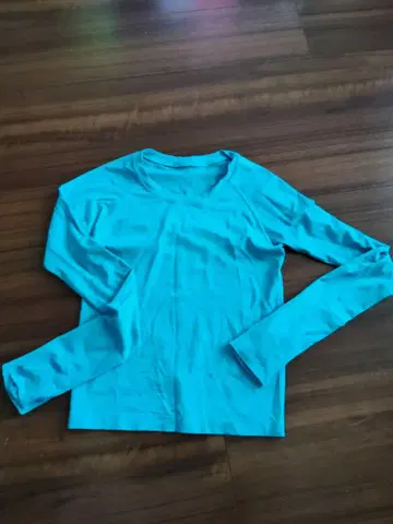 룰루레몬 Swiftly Tech 긴팔 셔츠 2.0 허리 기장 size 4